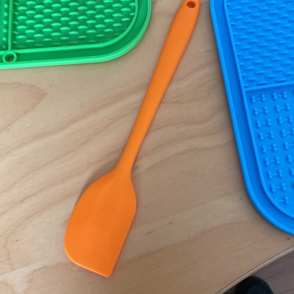 Dog/cat licking Mat for slow feeding. - Picture 3 of 5